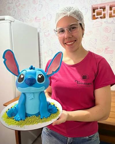Confeiteira de Vargem Alta ultrapassa 1 milhão de seguidores com bolos hiper-realistas