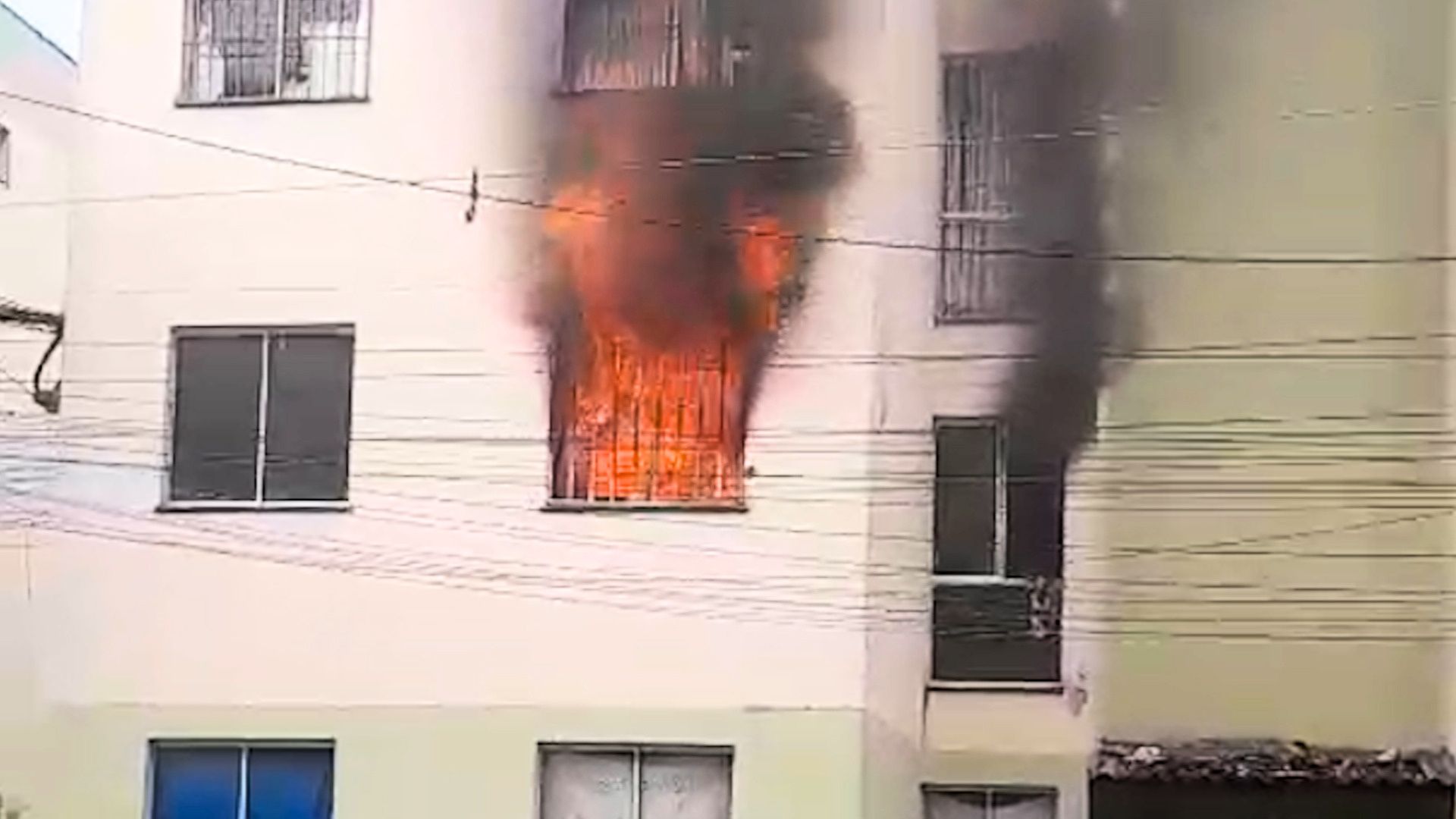 Incêndio atinge apartamento no Ourimar, na Serra