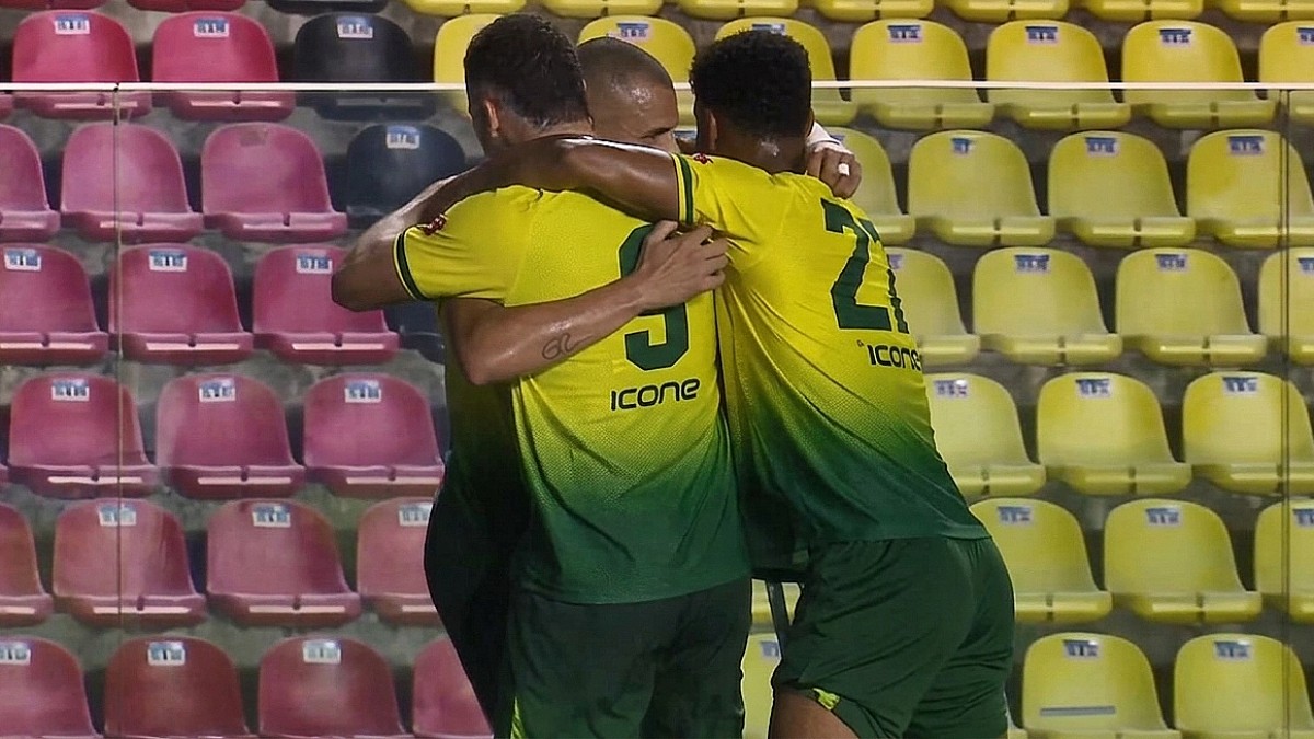 Jogadores do Porto Vitória em campo durante partida da Copa Espírito Santo