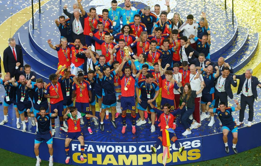 Jogadores da seleção espanhola celebram o título da Copa do Mundo de 2026