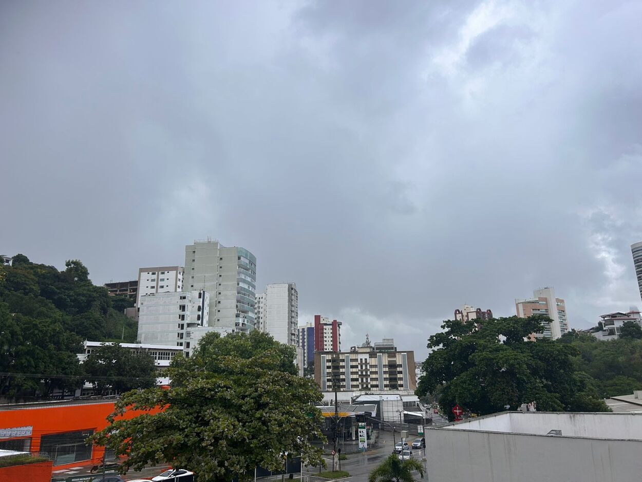Chuva pode atingir litoral do ES nesta segunda-feira