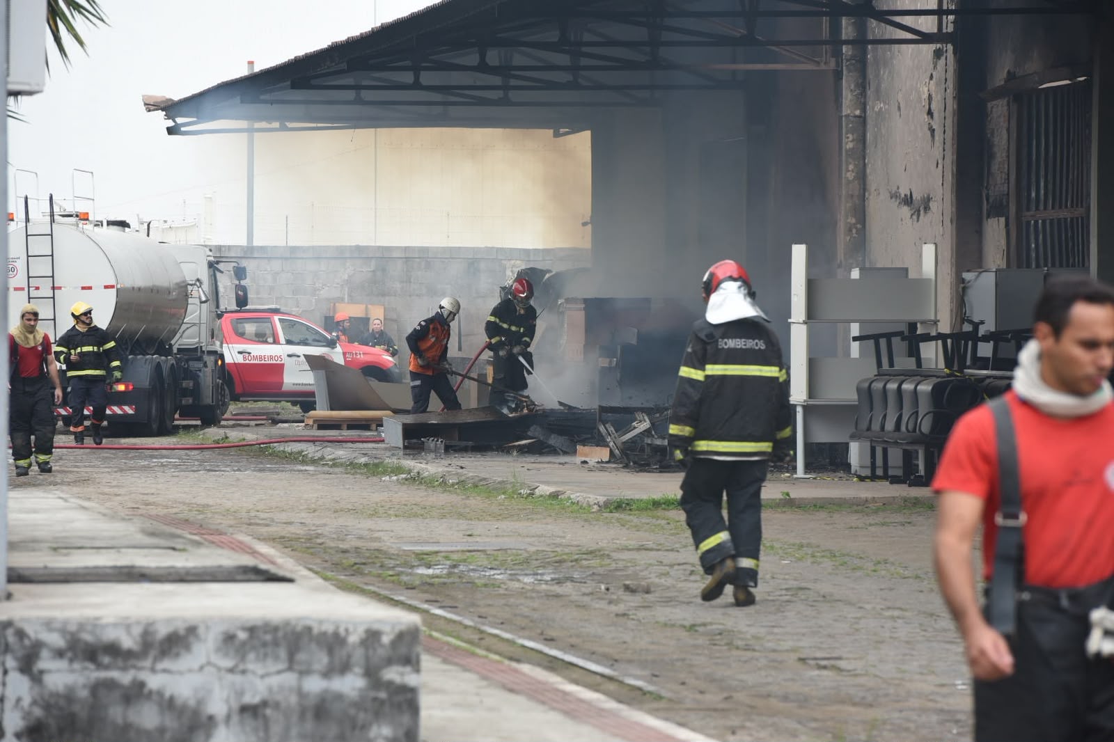 TJES cria comitê após incêndio destruir Arquivo Geral em Jardim Limoeiro