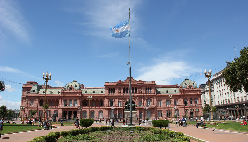 ES prepara voo experimental para Buenos Aires e mira turismo argentino