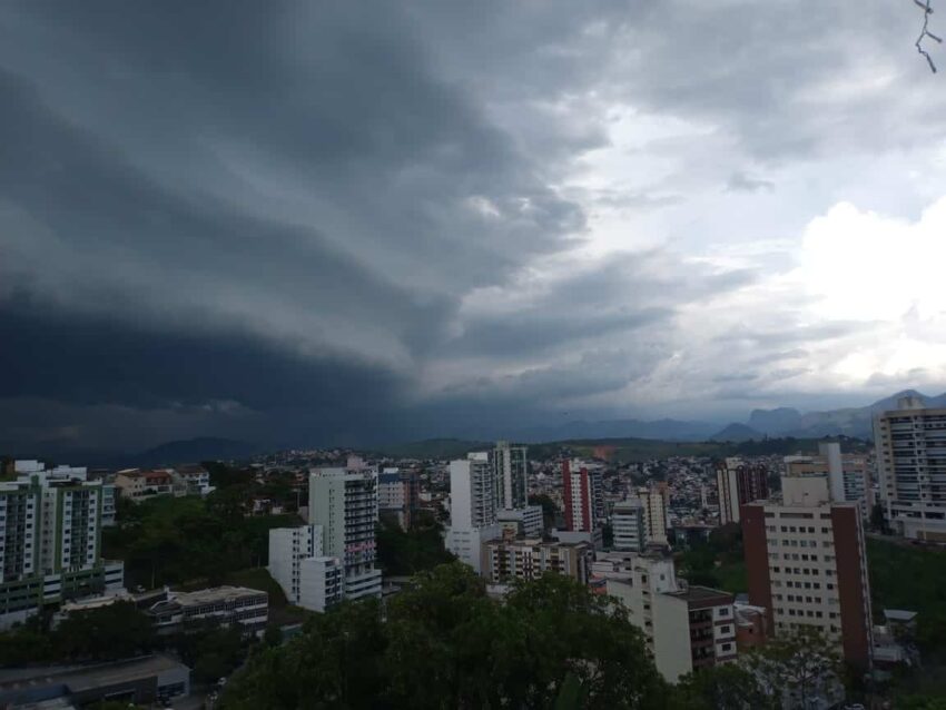 Inmet alerta 16 cidades capixabas para risco de tempestade neste sábado