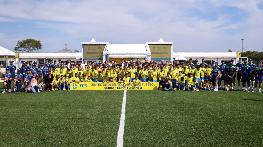Cerimônia de inauguração do Centro de Desenvolvimento do Futebol Geovani Silva na Serra