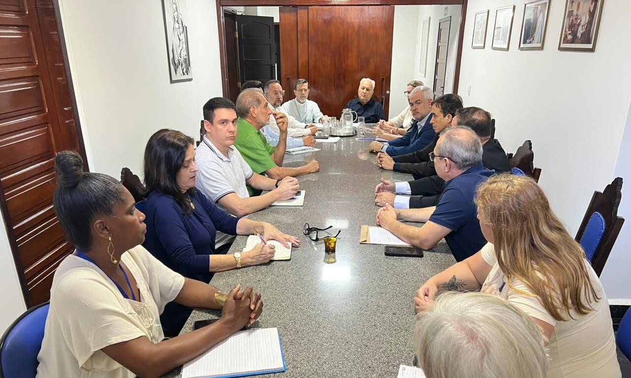 Diocese, MP e prefeitura discutem política para pessoas em situação de rua