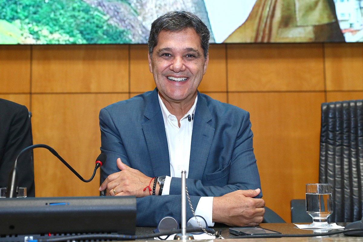Ferraço define coordenadores e eixos do plano de governo
