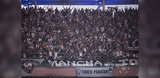 Bahia e Vasco travam jogo com quatro gols anulados
