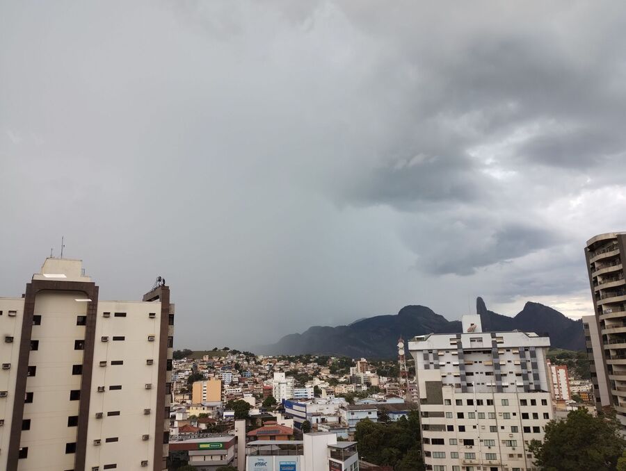 Sol predomina no ES nesta sexta, mas chuva rápida pode aparecer à tarde