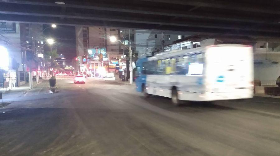 Trânsito sendo liberado na Avenida Champagnat após obras de drenagem em Vila Velha