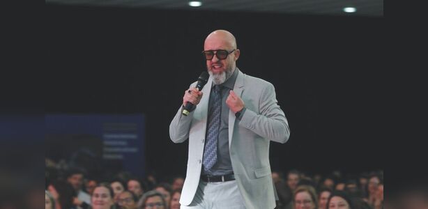 Carpinejar defende que professor nunca será substituído pela IA