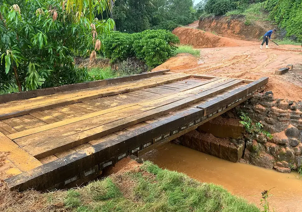 Ponte com sinais de deterioração estrutural inspecionada pelo TCE-ES