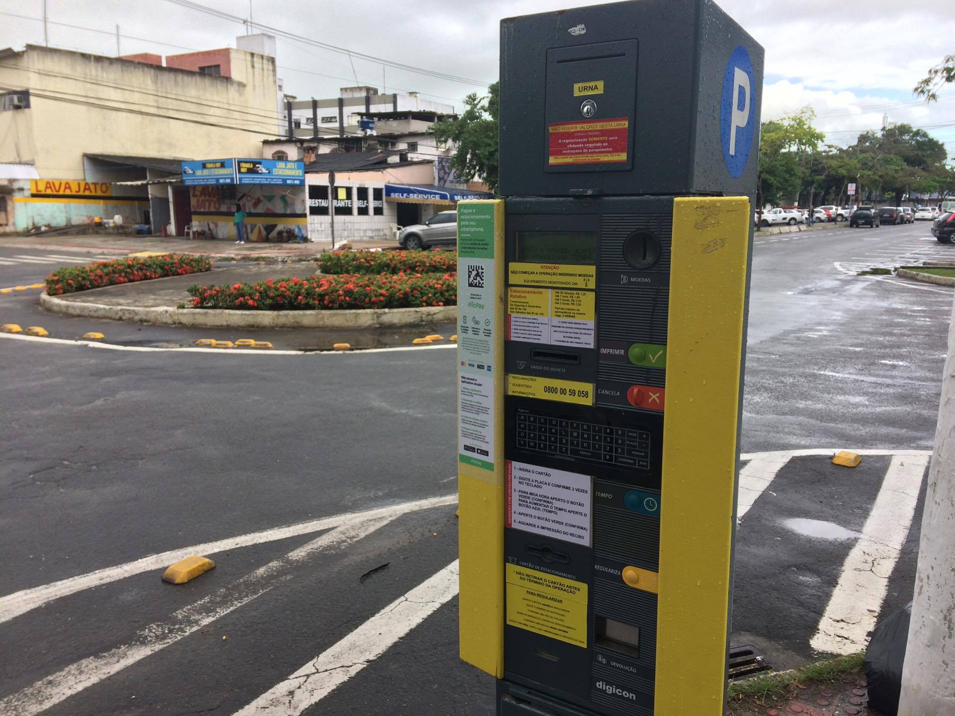 Vaga de estacionamento rotativo sem cobrança em Vitória após suspensão do serviço