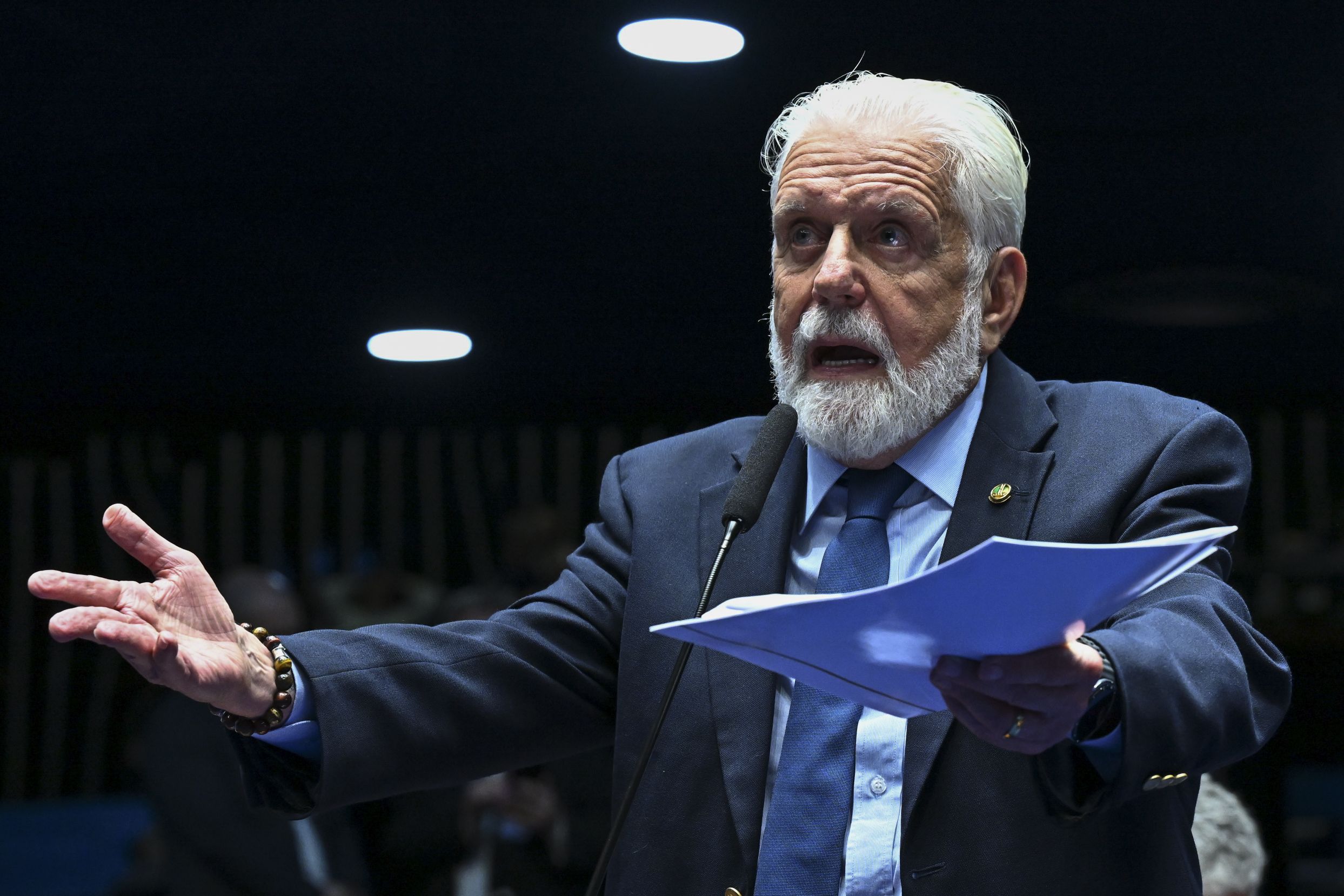 Líder no Senado sob investigação da PF por suspeitas de corrupção
