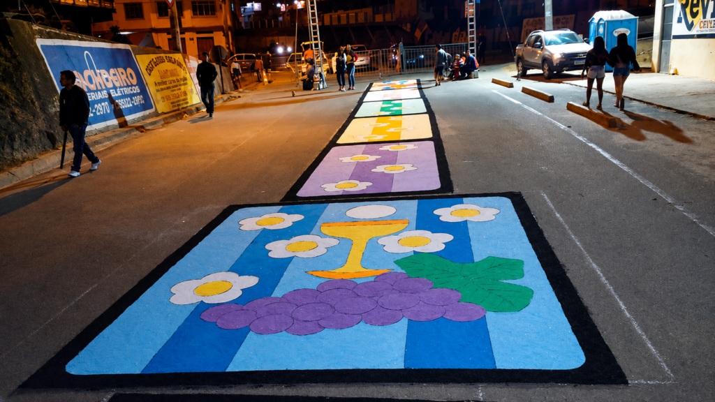 Os tapetes de Corpus Christi retornam à Linha Vermelha de Cachoeiro