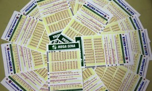 Prêmio da Mega-Sena acumula e chega a R$ 300 milhões