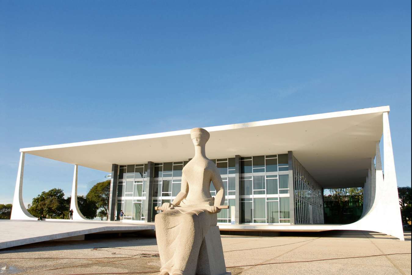 Fim do auxílio-alimentação para juízes e promotores do ES