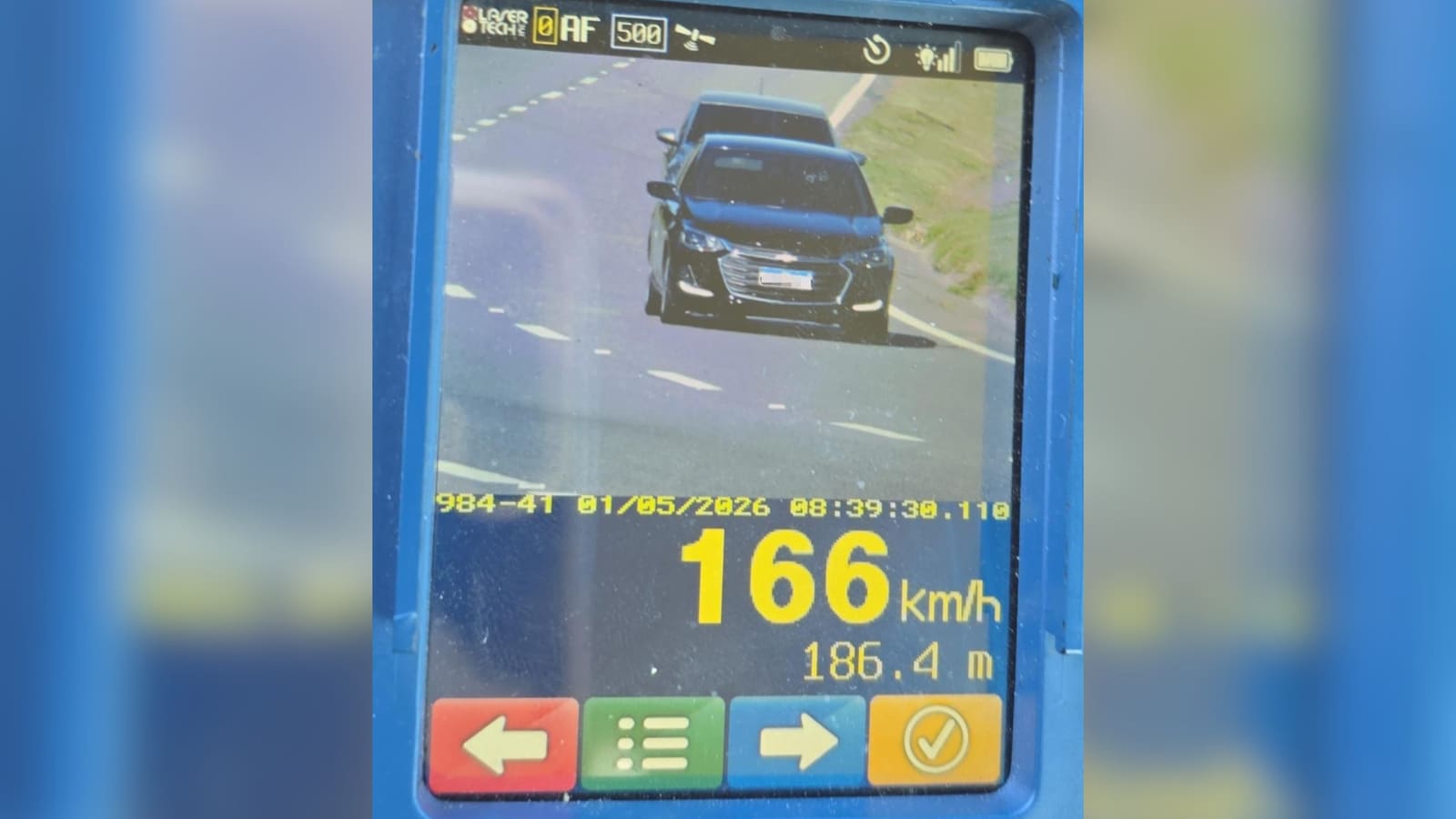 Motorista é flagrado a 166 km/h na BR-101
