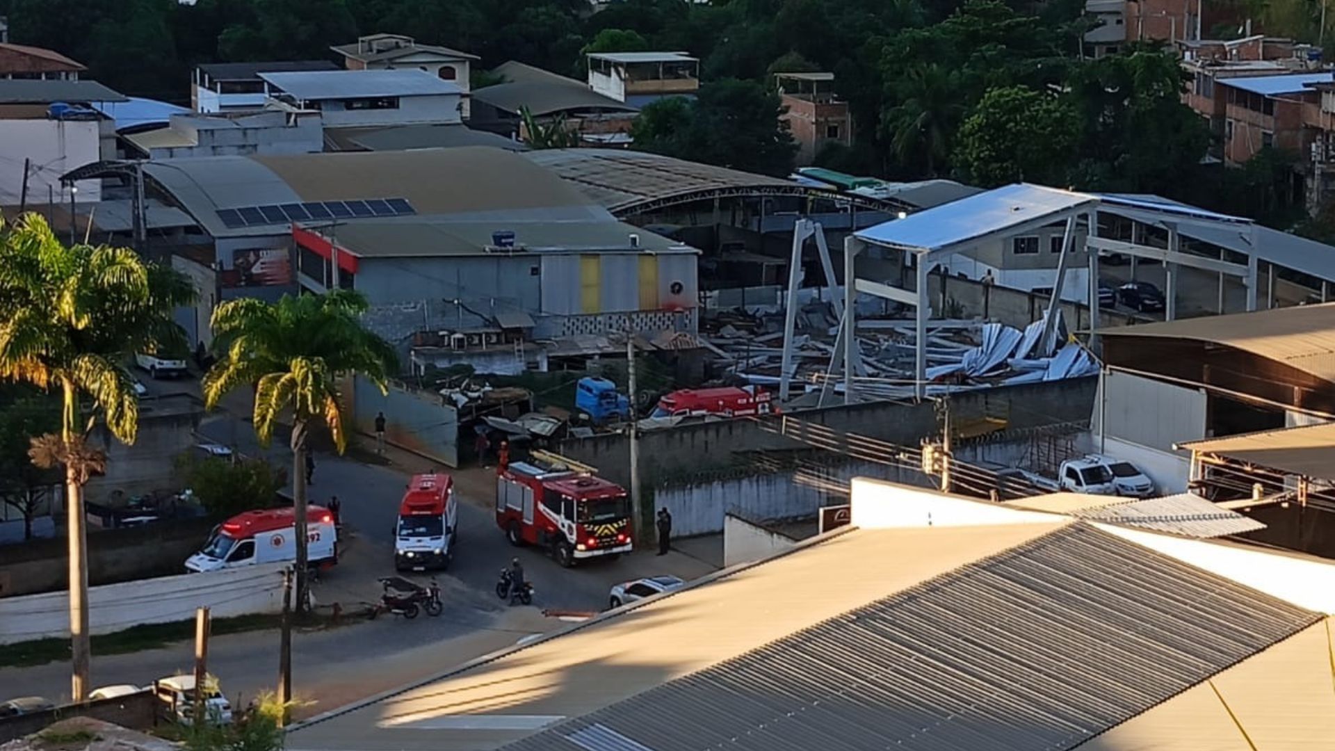 Desabamento de galpão em Cachoeiro fere quatro trabalhadores