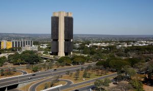 Copom reduz a Selic, mas paisagem econômica é incerta