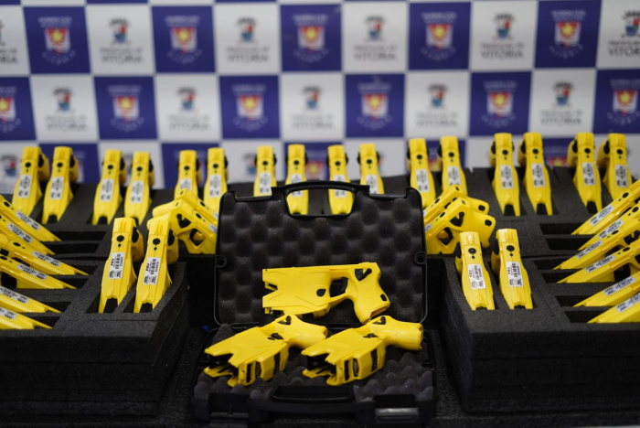 Guarda de Vitória ganha 150 novas tasers para reforço na segurança