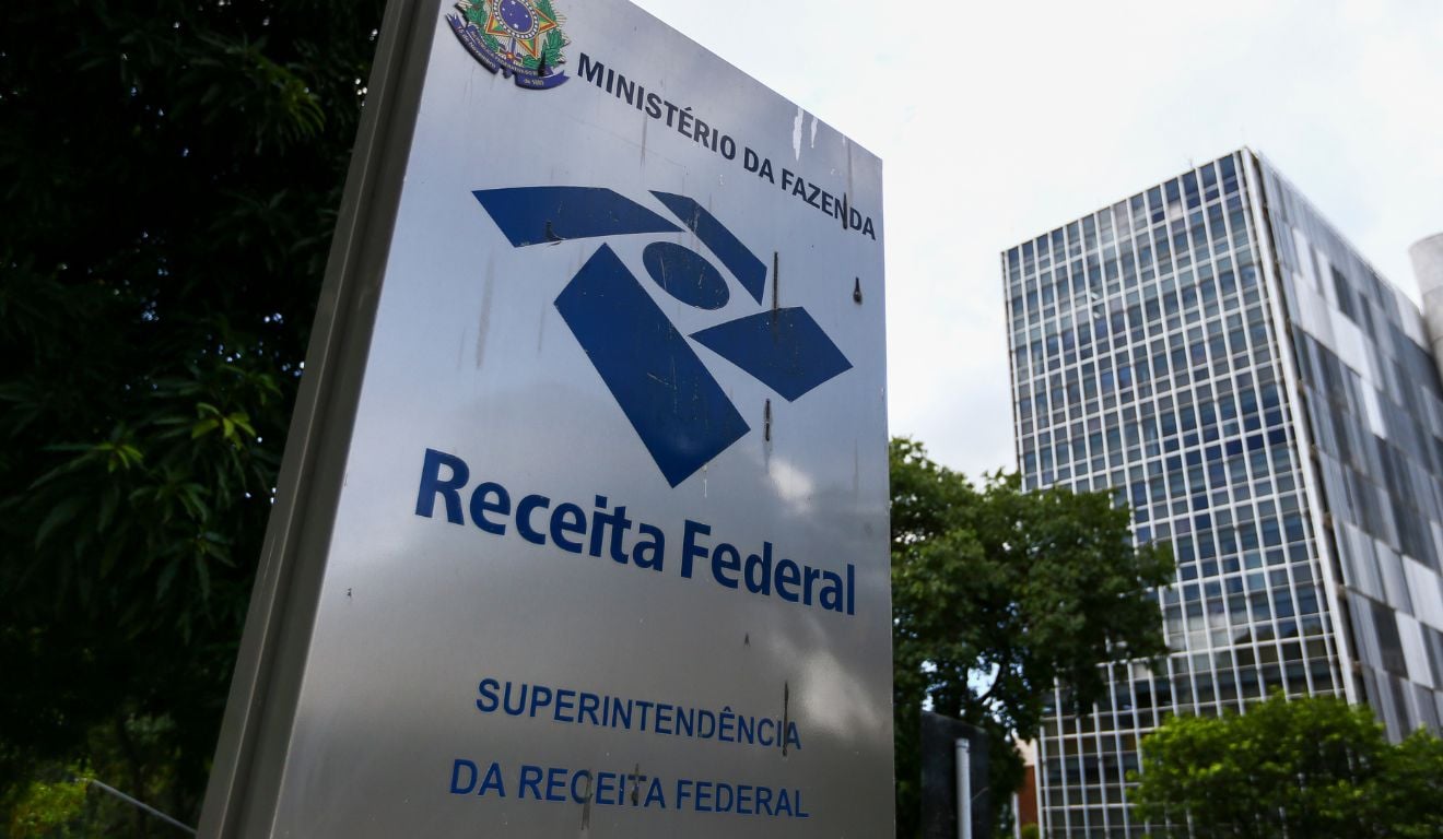 Receita Federal paga até R$ 32 mil, mas quanto sobra no bolso?