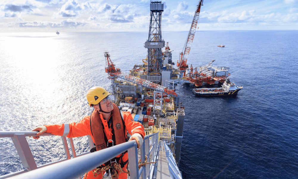 Petróleo sobe com tensão EUA-Irã: o que isso pode custar no ES