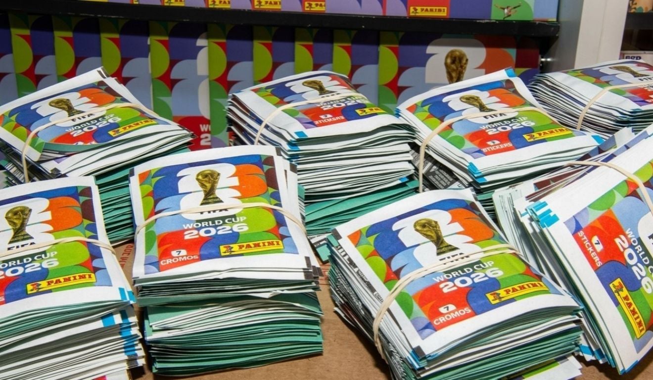 Figurinhas do álbum da Copa do Mundo 2026 espalhadas