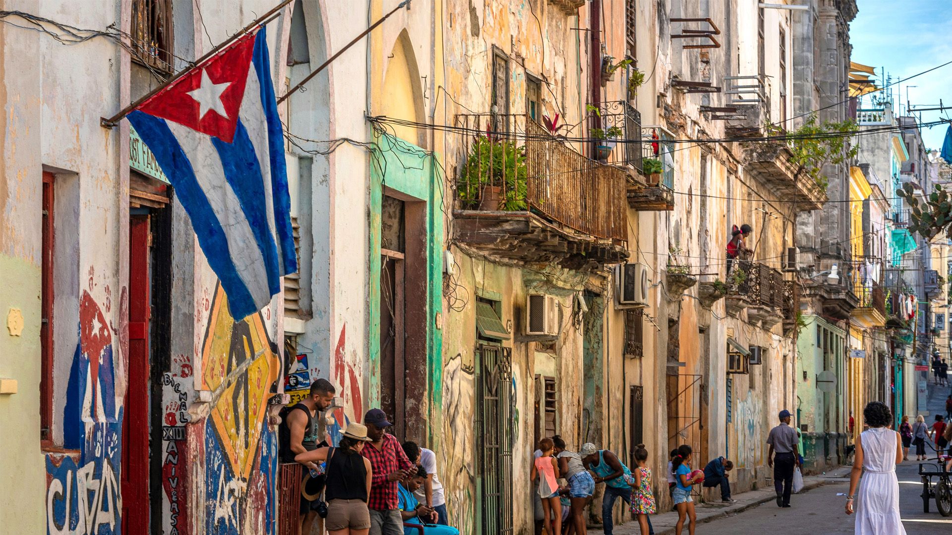 Cuba aprova reformas econômicas abrangentes em meio a mudanças políticas