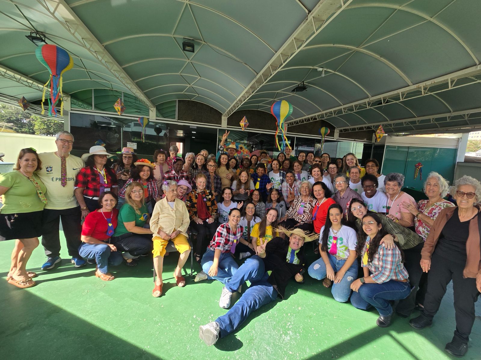 Festa junina reúne idosos em manhã de integração na Unimed Sul Capixaba